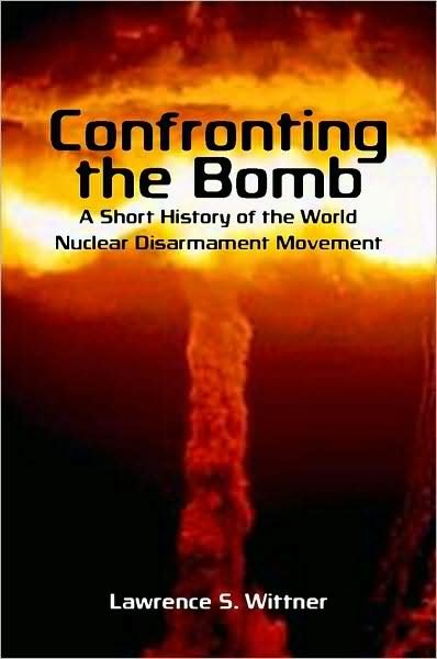 Cover for Lawrence S. Wittner · Confronting the Bomb: A Short History of the World Nuclear Disarmament Movement - Stanford Nuclear Age Series (Hardcover Book) (2009)